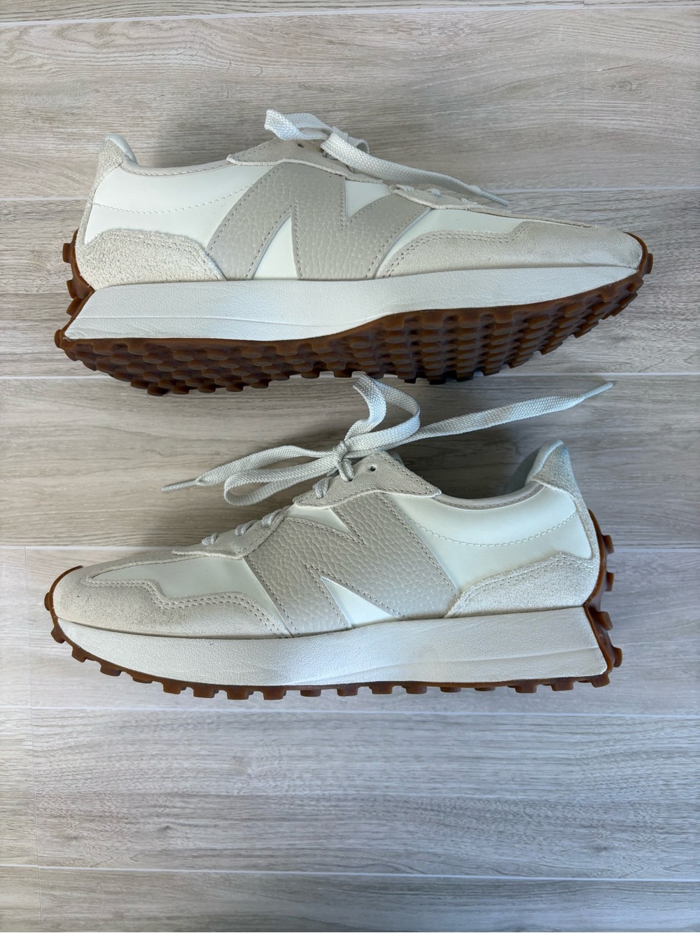 New Balance 327 Sneakers Size 8 Linen & Sea Salt Worn Once Clean Girl Neutral - Picture 7 of 10